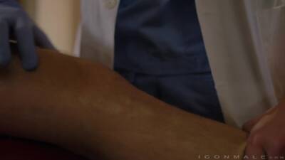 Chris Damned - Paciente se convierte en la puta del doctor Chris... - boyfriendtv.com