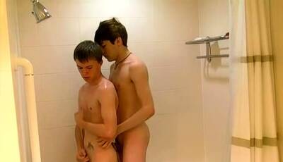 Uni gay twinks William and Damien get into the shower togeth - icpvid.com