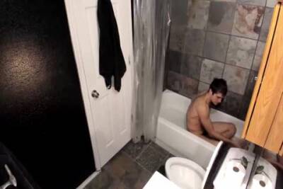 Gay USA Livestream bathroom - boyfriendtv.com - Usa