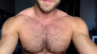 Amazing muscled gay hunk reveals his weiner on bed - drtuber.com