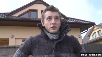 Tomas tiene sexo en la calle con un chico muy guapo - boyfriendtv.com