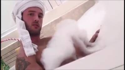 Paul Alba bath - boyfriendtv.com