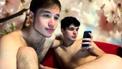 Amateur twinks hosting a gay orgy - nvdvid.com