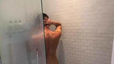 BJ in the shower - boyfriendtv.com