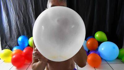Balloon play with horny gay DILF Richard Lennox - drtuber.com