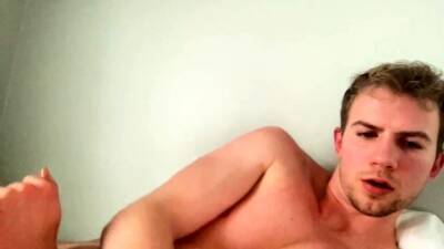 Hunk in a gay blowjob orgy with a bunch of cocks - icpvid.com