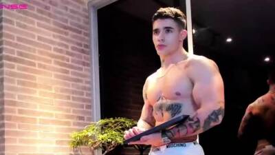 Horny gay men muscle videos - nvdvid.com