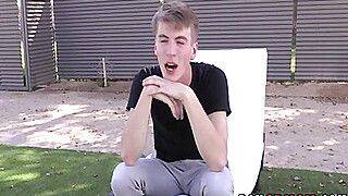 Blond twink masturbates under the shower after an interview - Sunporno - gayxo.com